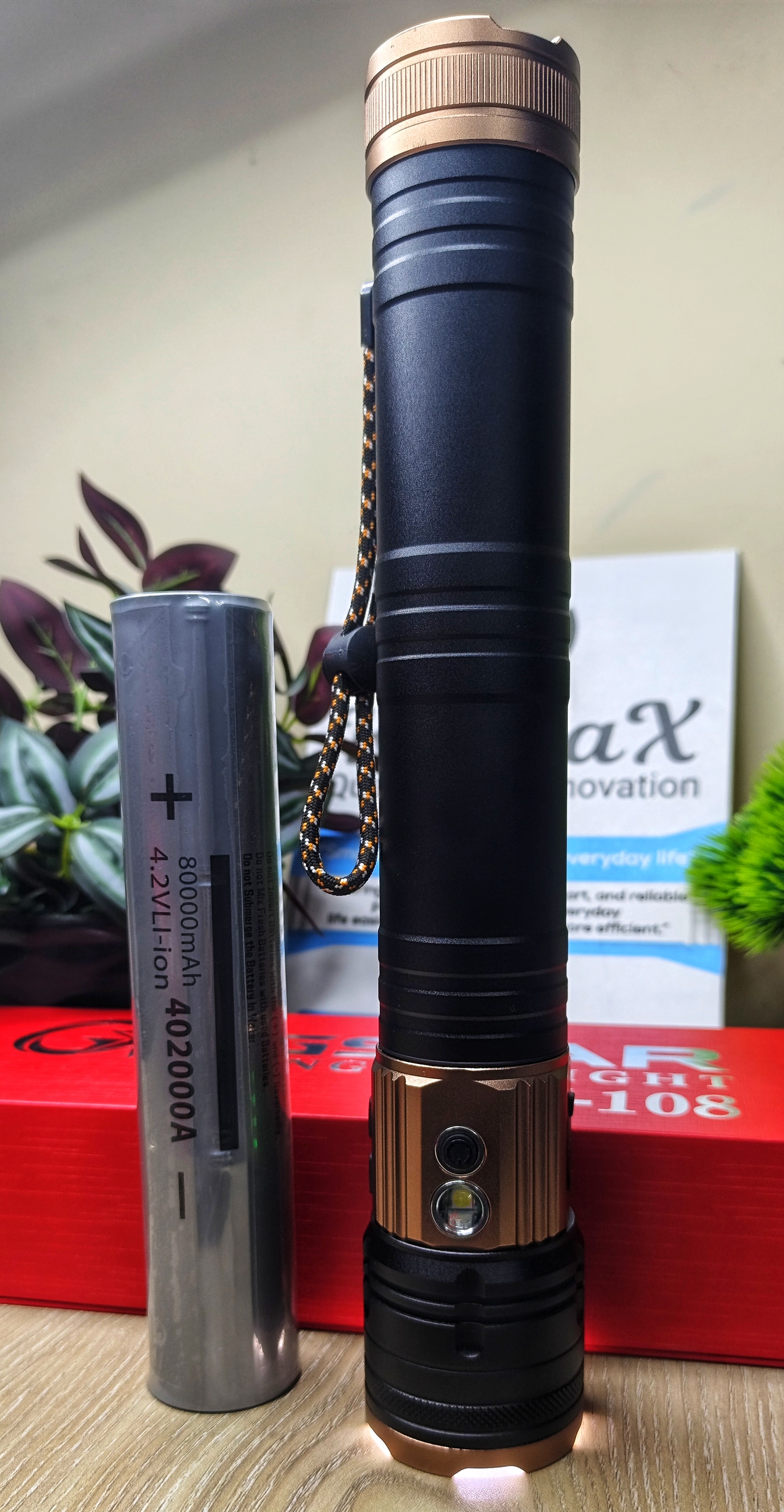 G-star GV-108 80000mWh LED Zoom Torch Light