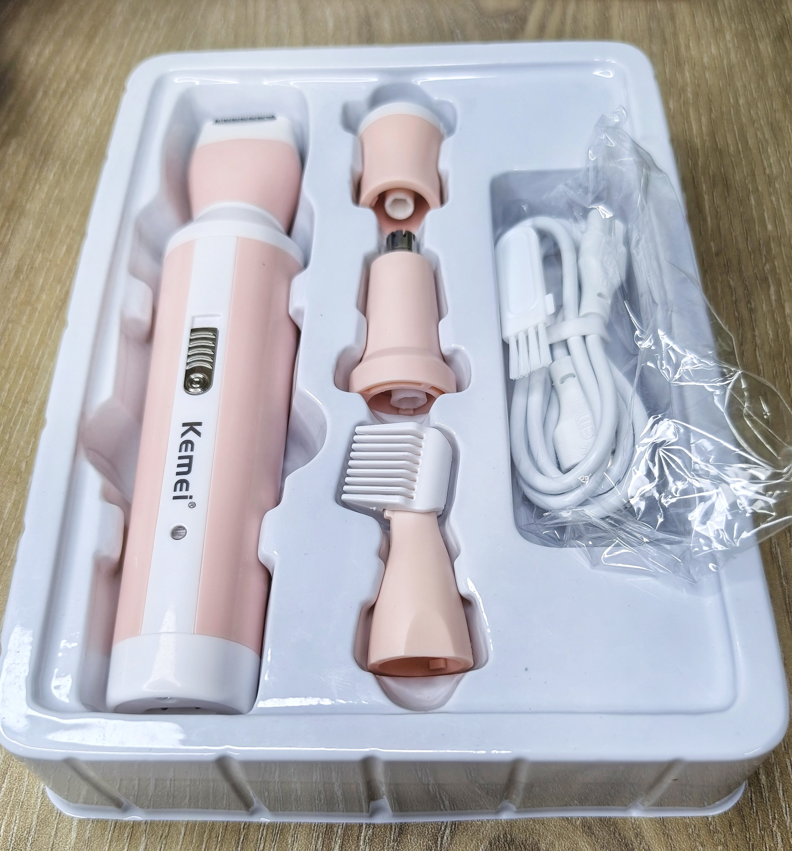 Kemei Km-3024 Multifunctional 4 In 1 Rechargeable Woman Body Shaver Eyebrow Nose Trimmer Set