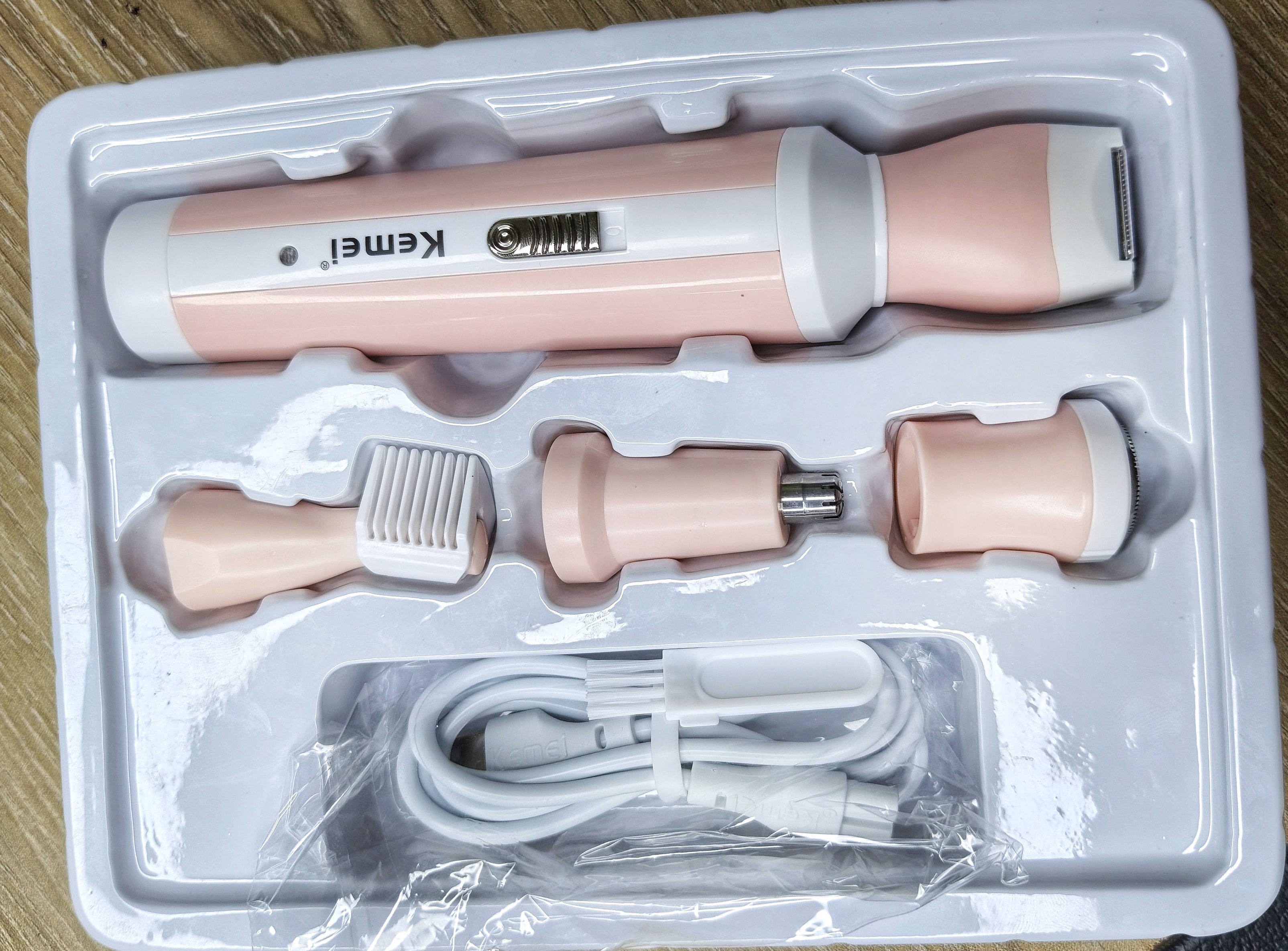 Kemei Km-3024 Multifunctional 4 In 1 Rechargeable Woman Body Shaver Eyebrow Nose Trimmer Set