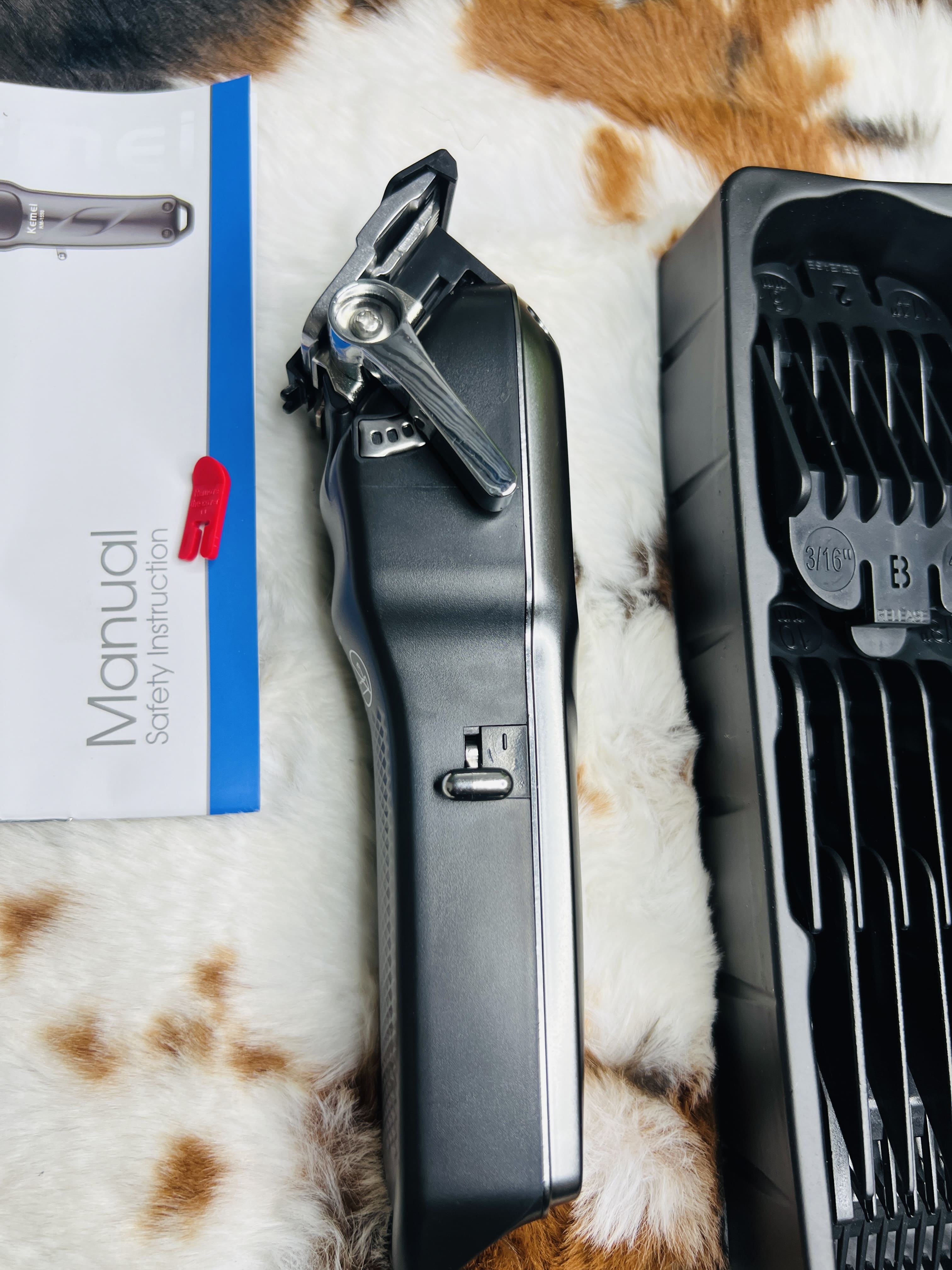 Kemei KM-1550 Professional Hair Clipper and Beard Trimmer Salon Series for Men