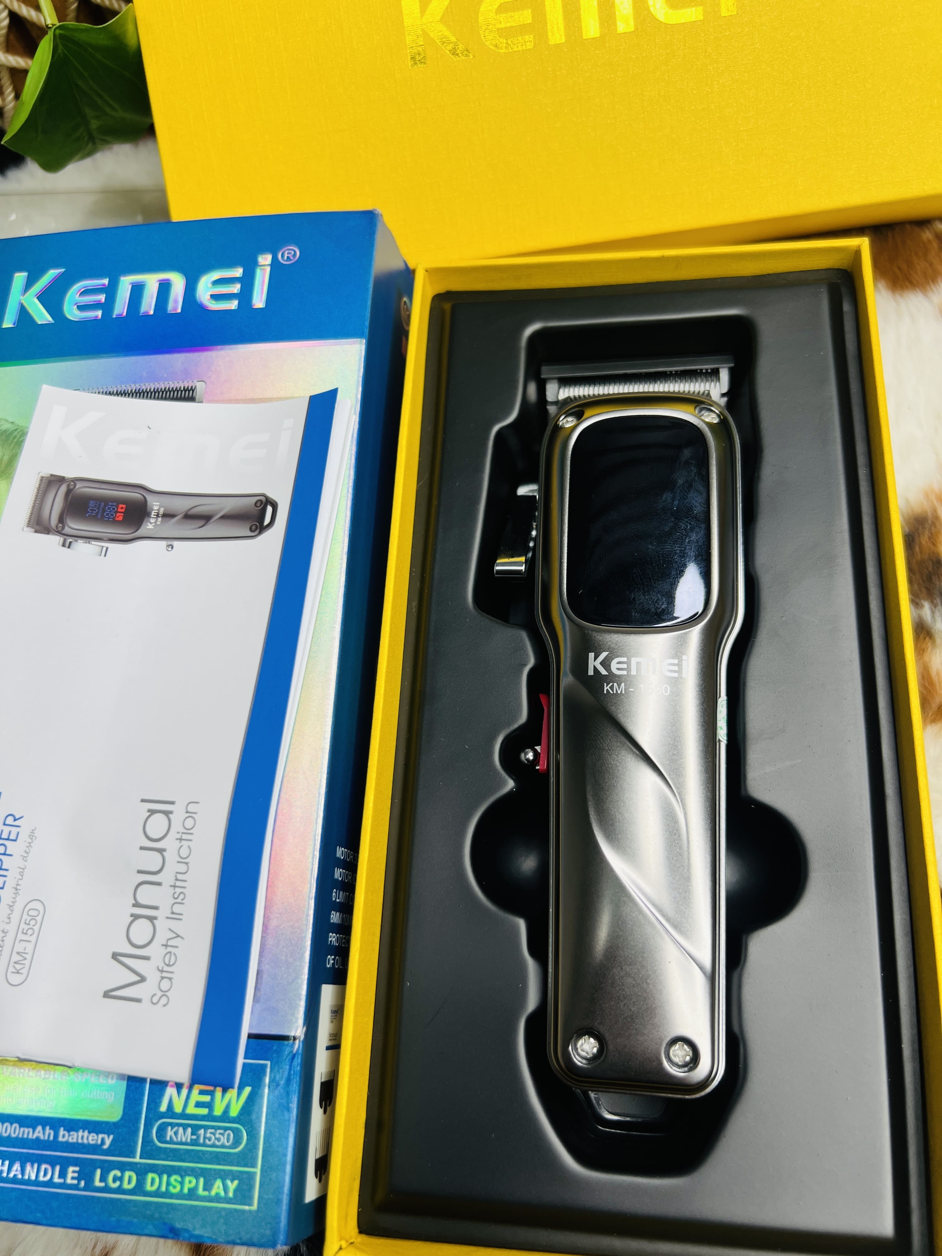Kemei KM-1550 Professional Hair Clipper and Beard Trimmer Salon Series for Men