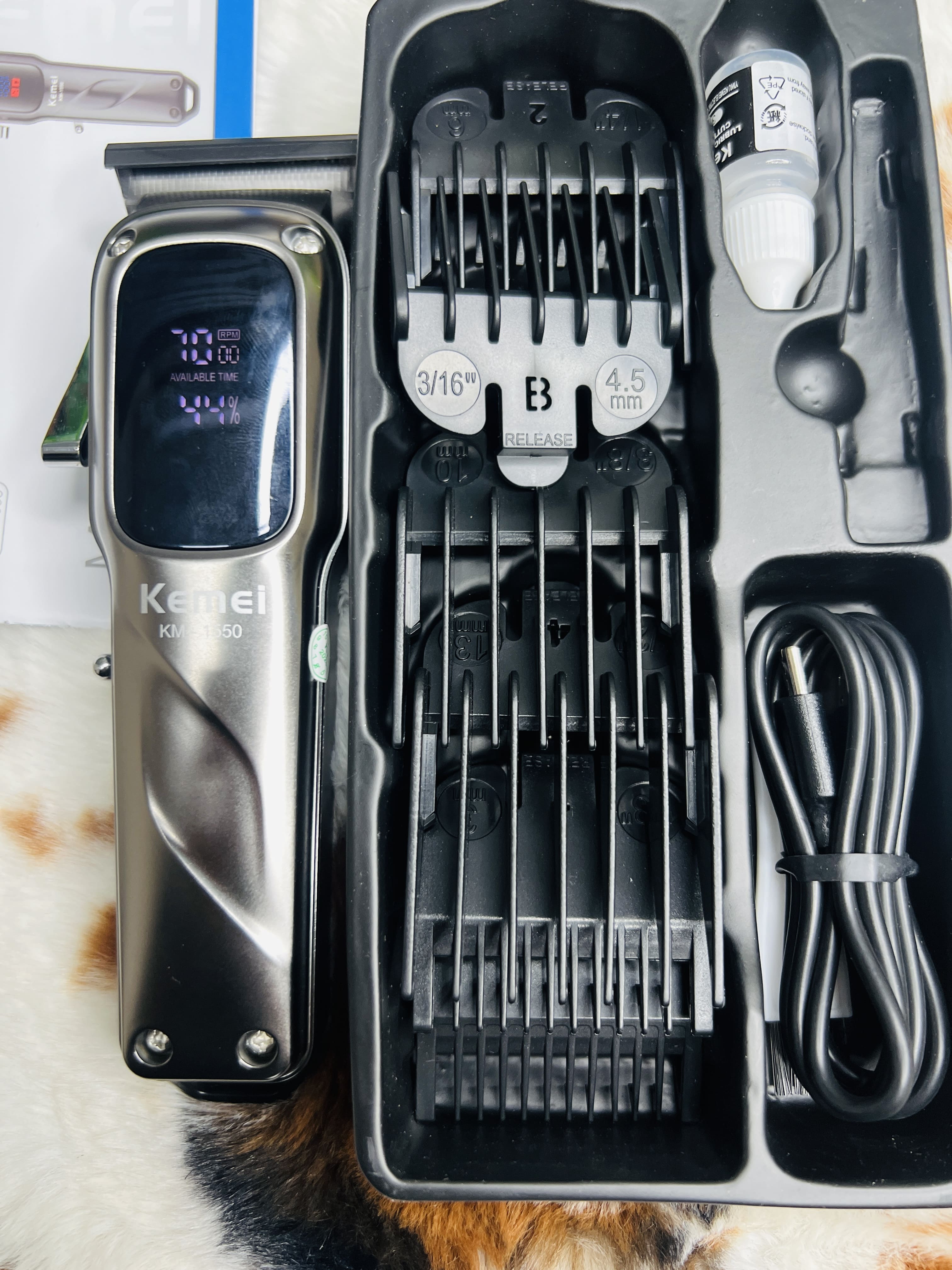 Kemei KM-1550 Professional Hair Clipper and Beard Trimmer Salon Series for Men